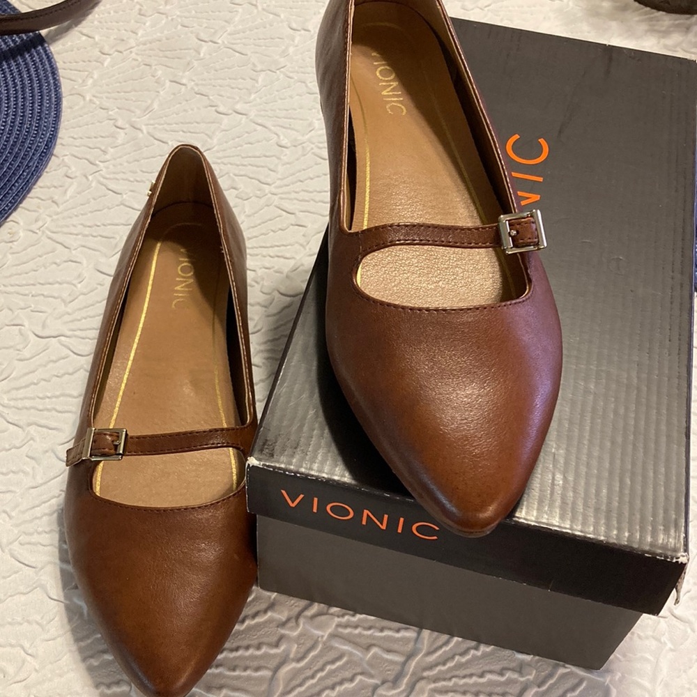 Vionic shoes. Camel leather. NWT